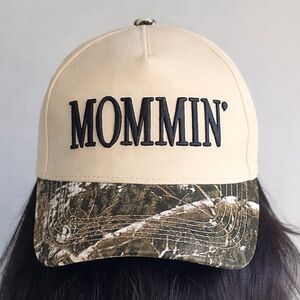 “Mommin’” Camo Brim Trucker Hat 🤎🌿